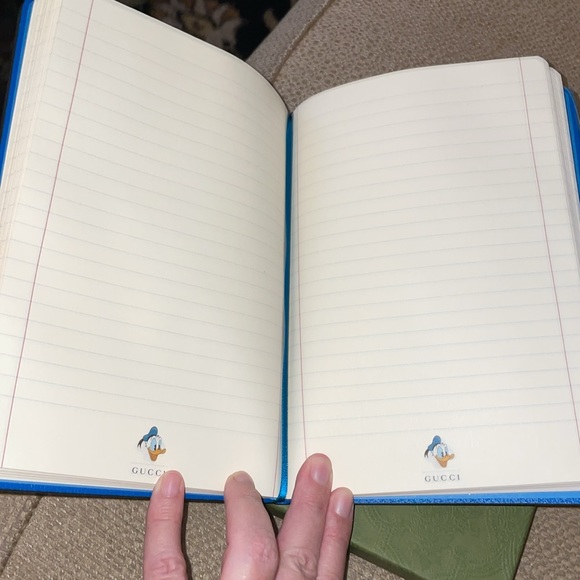 New authentic Gucci x /dismey Donald Duck notebook - Picture 2 of 11